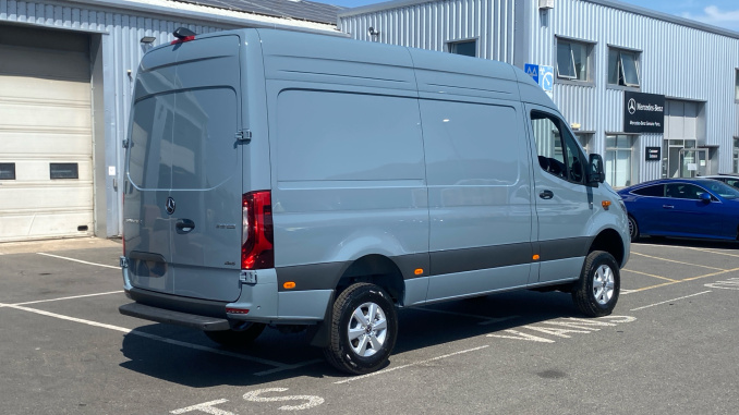 Mercedes-Benz Sprinter 319Cdi L2 Diesel Rwd 3.5t H2 Pro Van 9G-Tronic - Image 10